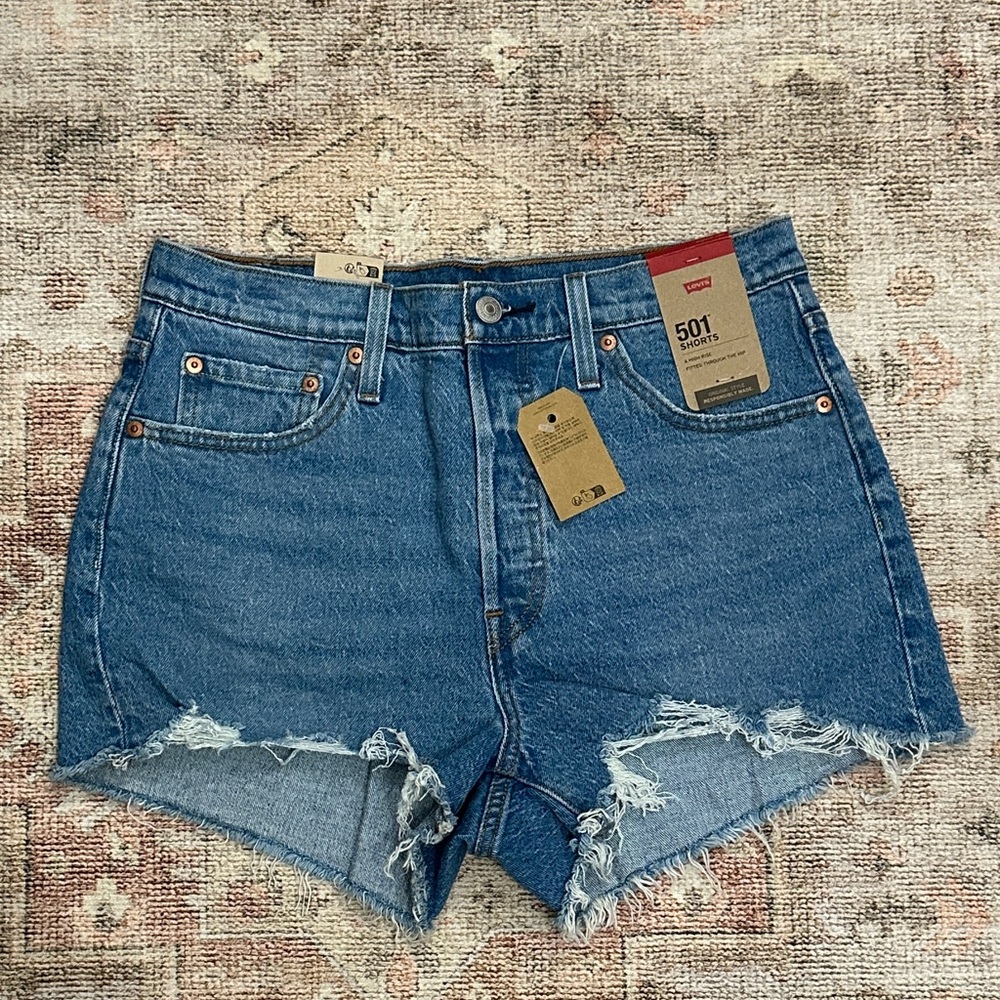 Woman’s NWTs Levi’s 501 Blue Jean Shorts